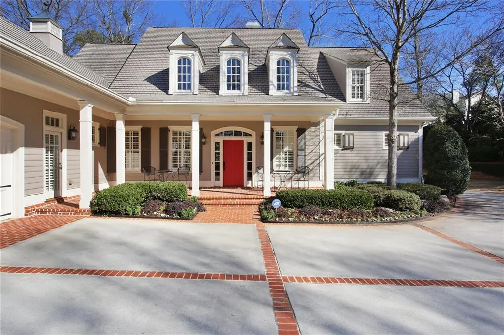 4989 Peachtree Dunwoody Road, Atlanta, Georgia 30342, 5 Bedrooms Bedrooms, ,4 BathroomsBathrooms,Residential,Sold,4989 Peachtree Dunwoody Road,6686019