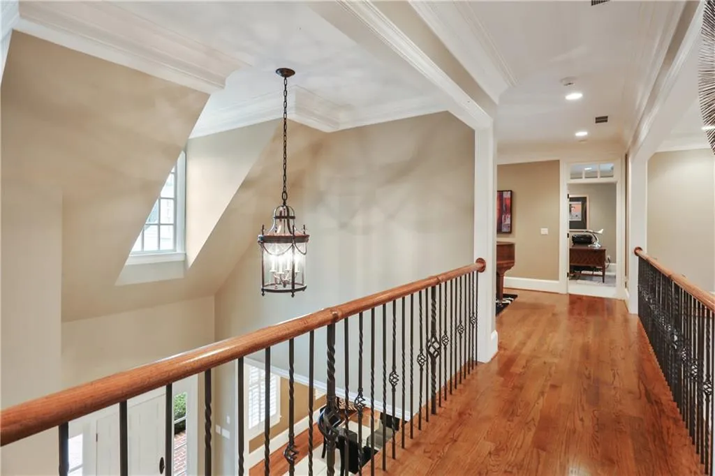 4989 Peachtree Dunwoody Road, Atlanta, Georgia 30342, 5 Bedrooms Bedrooms, ,4 BathroomsBathrooms,Residential,Sold,4989 Peachtree Dunwoody Road,6686019