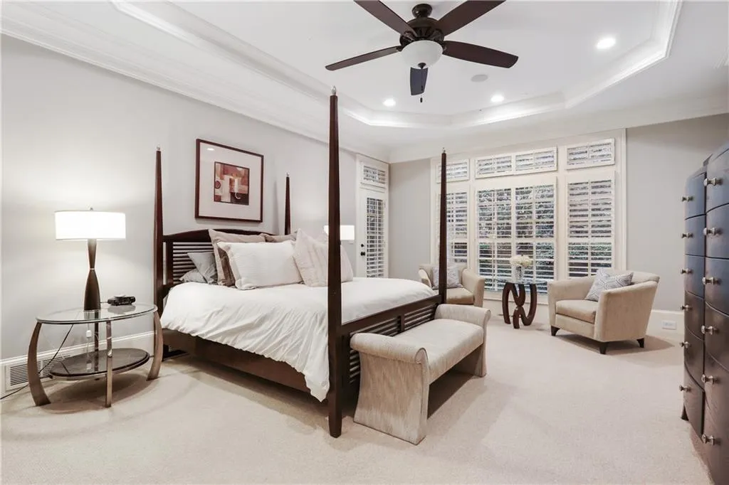 4989 Peachtree Dunwoody Road, Atlanta, Georgia 30342, 5 Bedrooms Bedrooms, ,4 BathroomsBathrooms,Residential,Sold,4989 Peachtree Dunwoody Road,6686019