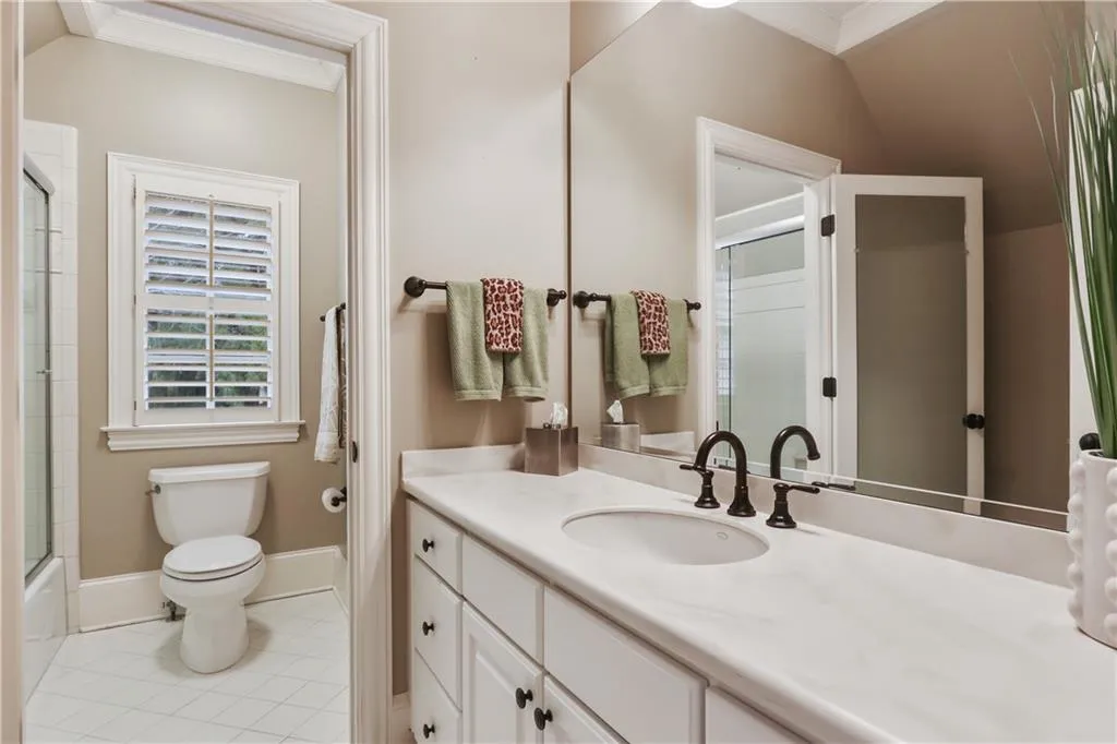 4989 Peachtree Dunwoody Road, Atlanta, Georgia 30342, 5 Bedrooms Bedrooms, ,4 BathroomsBathrooms,Residential,Sold,4989 Peachtree Dunwoody Road,6686019