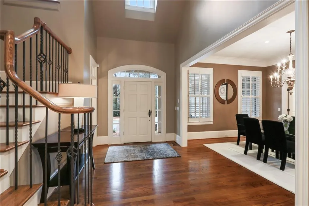 4989 Peachtree Dunwoody Road, Atlanta, Georgia 30342, 5 Bedrooms Bedrooms, ,4 BathroomsBathrooms,Residential,Sold,4989 Peachtree Dunwoody Road,6686019