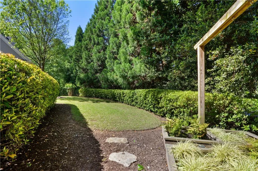 4989 Peachtree Dunwoody Road, Atlanta, Georgia 30342, 5 Bedrooms Bedrooms, ,4 BathroomsBathrooms,Residential,Sold,4989 Peachtree Dunwoody Road,6686019