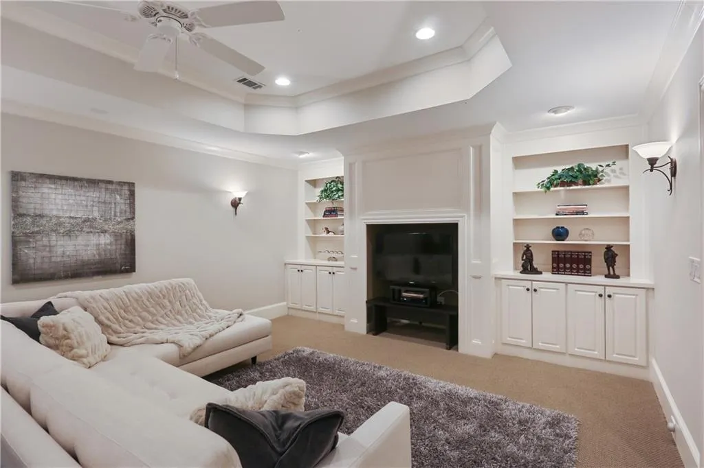4989 Peachtree Dunwoody Road, Atlanta, Georgia 30342, 5 Bedrooms Bedrooms, ,4 BathroomsBathrooms,Residential,Sold,4989 Peachtree Dunwoody Road,6686019