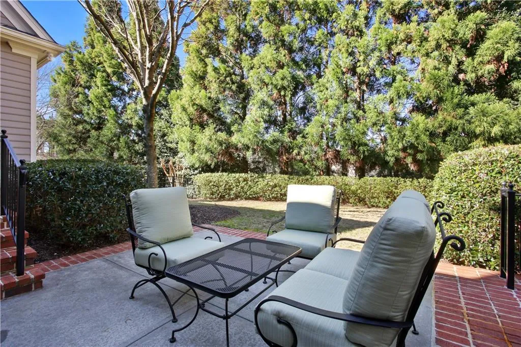4989 Peachtree Dunwoody Road, Atlanta, Georgia 30342, 5 Bedrooms Bedrooms, ,4 BathroomsBathrooms,Residential,Sold,4989 Peachtree Dunwoody Road,6686019