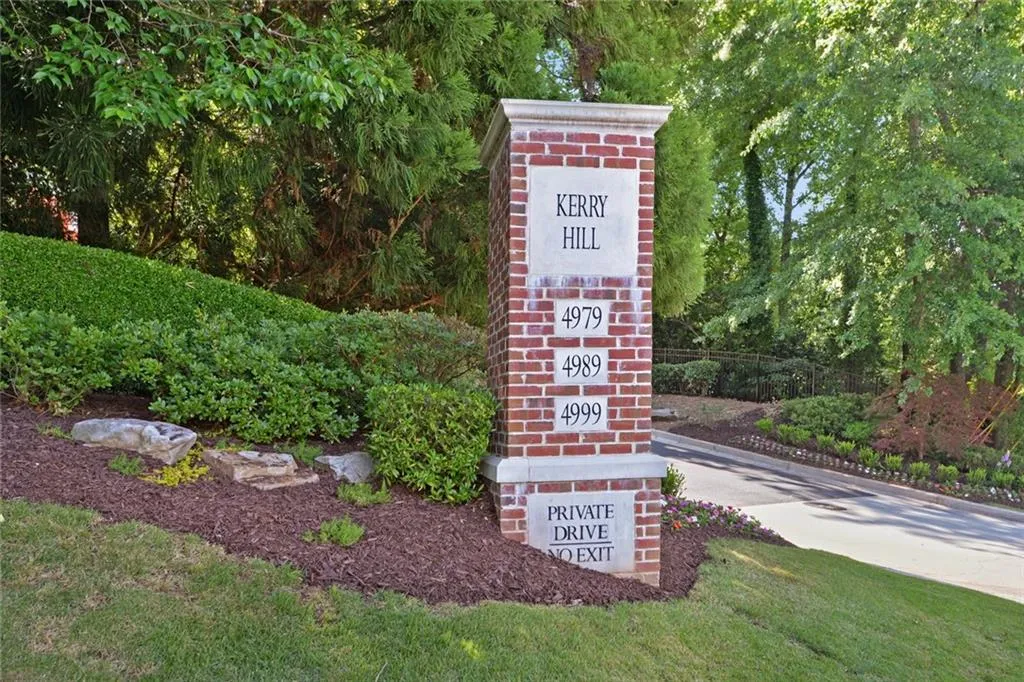 4989 Peachtree Dunwoody Road, Atlanta, Georgia 30342, 5 Bedrooms Bedrooms, ,4 BathroomsBathrooms,Residential,Sold,4989 Peachtree Dunwoody Road,6686019
