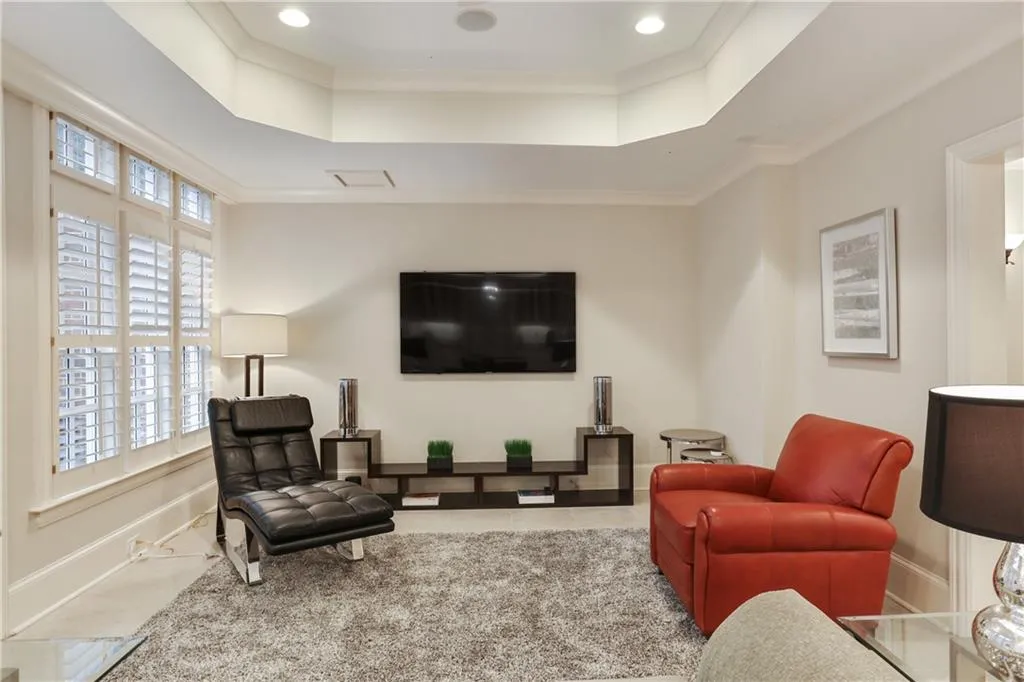 4989 Peachtree Dunwoody Road, Atlanta, Georgia 30342, 5 Bedrooms Bedrooms, ,4 BathroomsBathrooms,Residential,Sold,4989 Peachtree Dunwoody Road,6686019