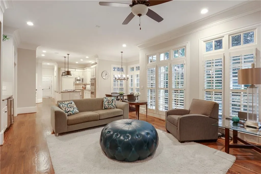 4989 Peachtree Dunwoody Road, Atlanta, Georgia 30342, 5 Bedrooms Bedrooms, ,4 BathroomsBathrooms,Residential,Sold,4989 Peachtree Dunwoody Road,6686019