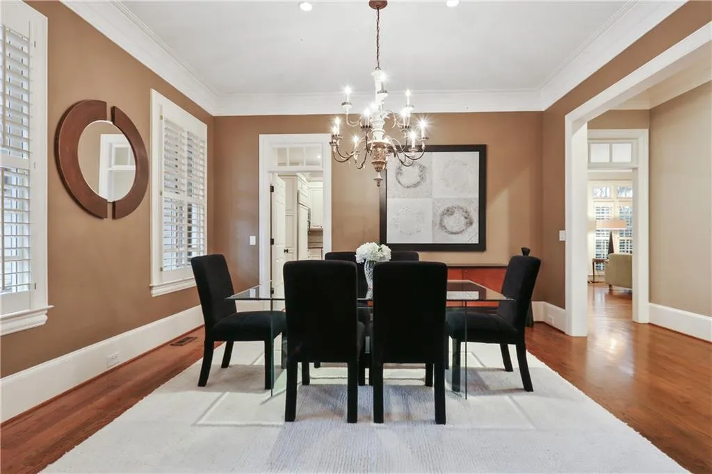 4989 Peachtree Dunwoody Road, Atlanta, Georgia 30342, 5 Bedrooms Bedrooms, ,4 BathroomsBathrooms,Residential,Sold,4989 Peachtree Dunwoody Road,6686019