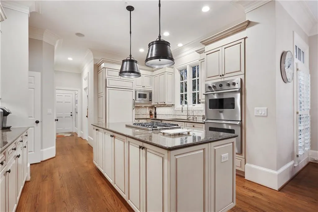 4989 Peachtree Dunwoody Road, Atlanta, Georgia 30342, 5 Bedrooms Bedrooms, ,4 BathroomsBathrooms,Residential,Sold,4989 Peachtree Dunwoody Road,6686019