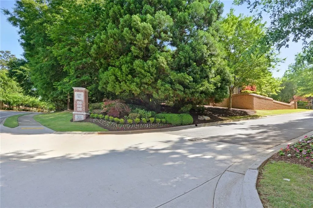 4989 Peachtree Dunwoody Road, Atlanta, Georgia 30342, 5 Bedrooms Bedrooms, ,4 BathroomsBathrooms,Residential,Sold,4989 Peachtree Dunwoody Road,6686019