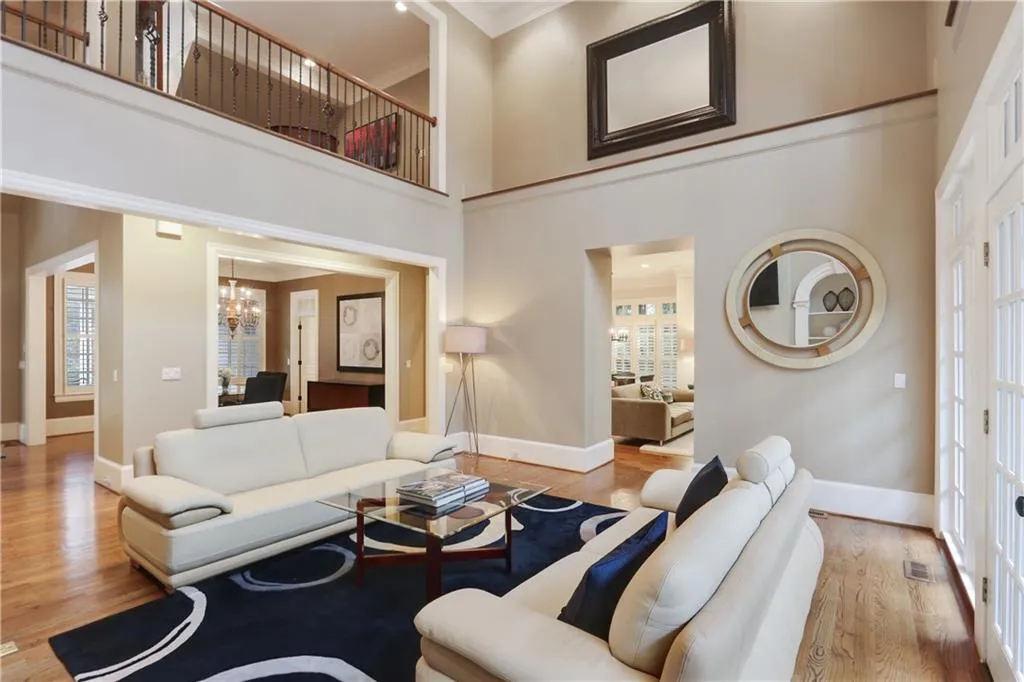 4989 Peachtree Dunwoody Road, Atlanta, Georgia 30342, 5 Bedrooms Bedrooms, ,4 BathroomsBathrooms,Residential,Sold,4989 Peachtree Dunwoody Road,6686019