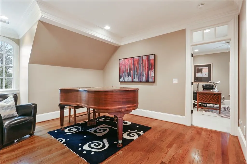 4989 Peachtree Dunwoody Road, Atlanta, Georgia 30342, 5 Bedrooms Bedrooms, ,4 BathroomsBathrooms,Residential,Sold,4989 Peachtree Dunwoody Road,6686019