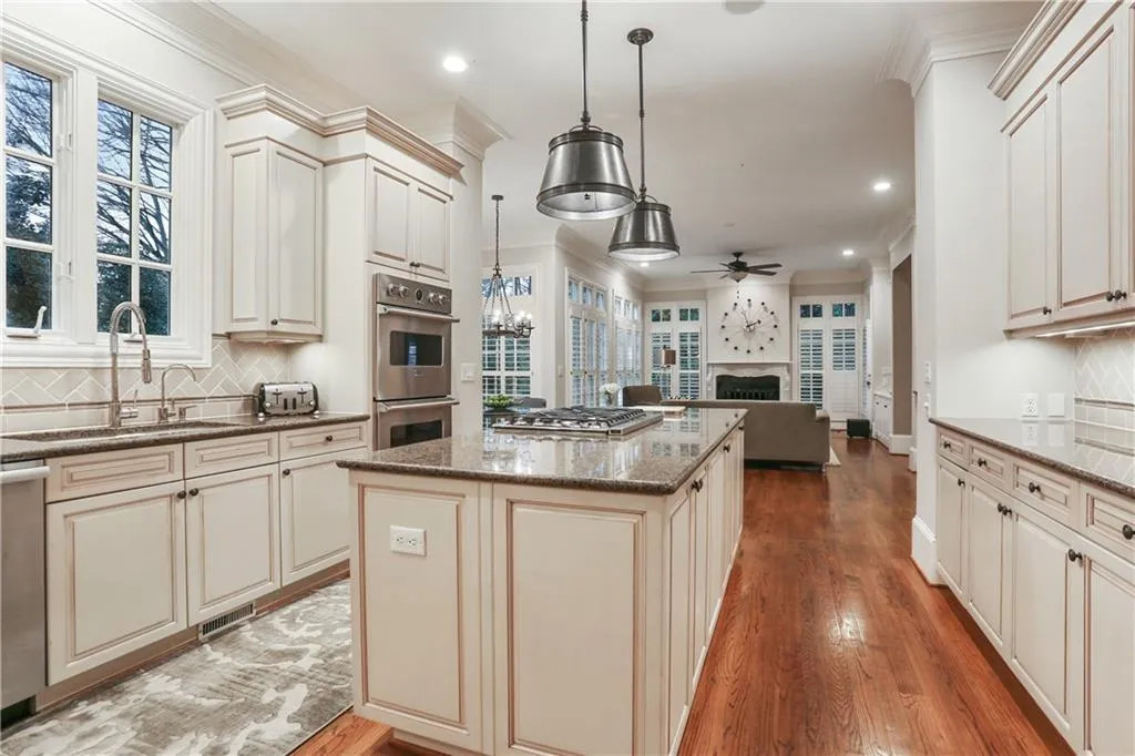 4989 Peachtree Dunwoody Road, Atlanta, Georgia 30342, 5 Bedrooms Bedrooms, ,4 BathroomsBathrooms,Residential,Sold,4989 Peachtree Dunwoody Road,6686019