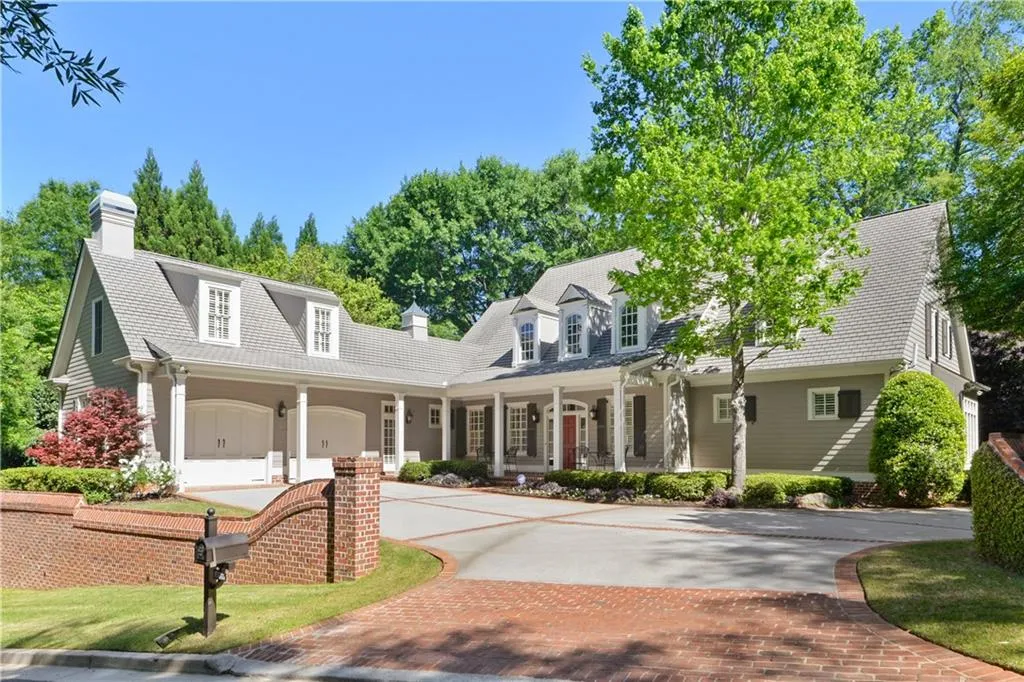 4989 Peachtree Dunwoody Road, Atlanta, Georgia 30342, 5 Bedrooms Bedrooms, ,4 BathroomsBathrooms,Residential,Sold,4989 Peachtree Dunwoody Road,6686019
