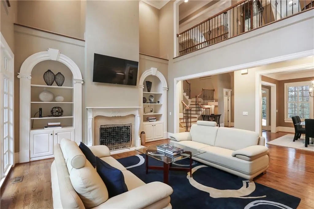 4989 Peachtree Dunwoody Road, Atlanta, Georgia 30342, 5 Bedrooms Bedrooms, ,4 BathroomsBathrooms,Residential,Sold,4989 Peachtree Dunwoody Road,6686019