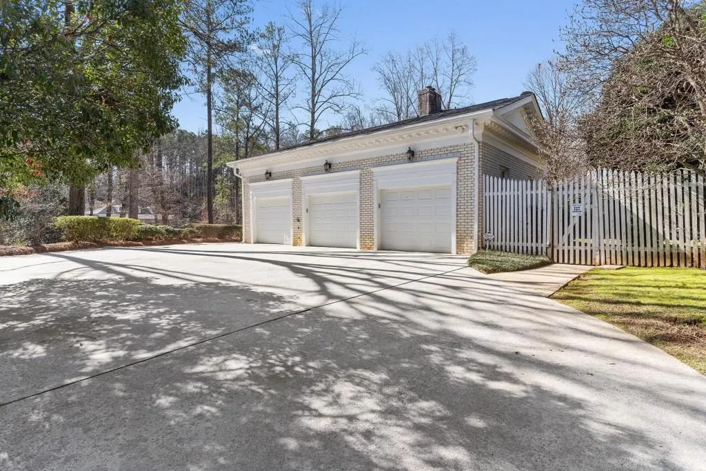 185 Churchill Drive, Sandy Springs, Georgia 30350, 4 Bedrooms Bedrooms, ,3 BathroomsBathrooms,Residential,Sold,185 Churchill Drive,6716364