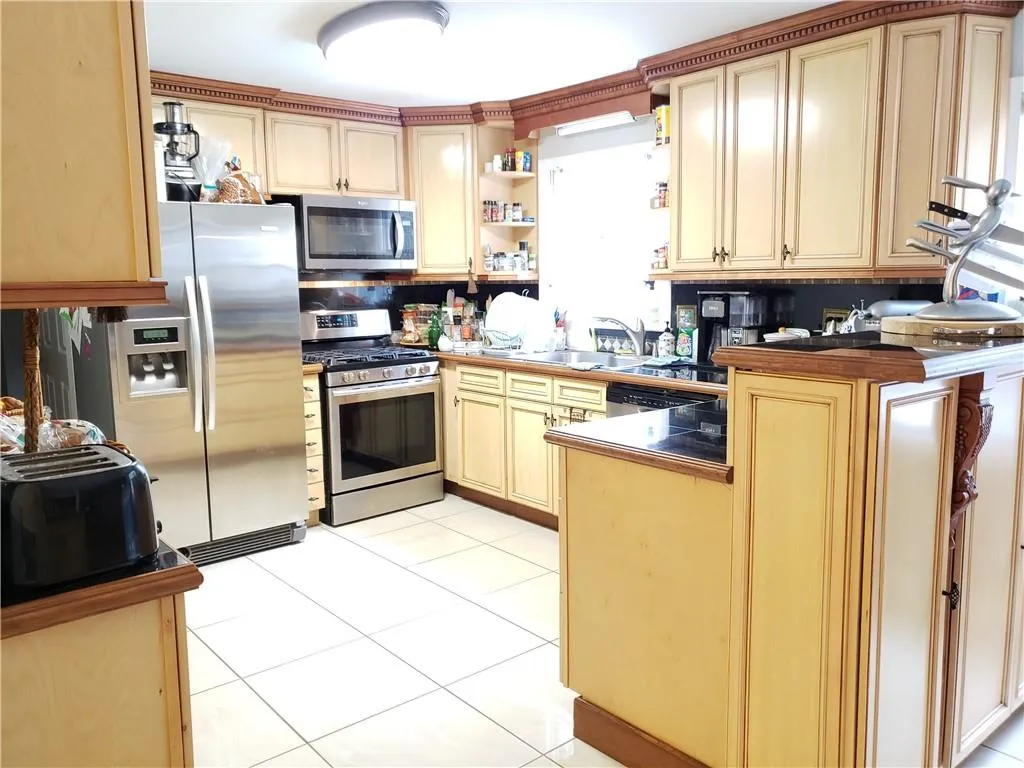 785 Sudbury Road, Sandy Springs, Georgia 30328, 5 Bedrooms Bedrooms, ,3 BathroomsBathrooms,Residential,Sold,785 Sudbury Road,7012324