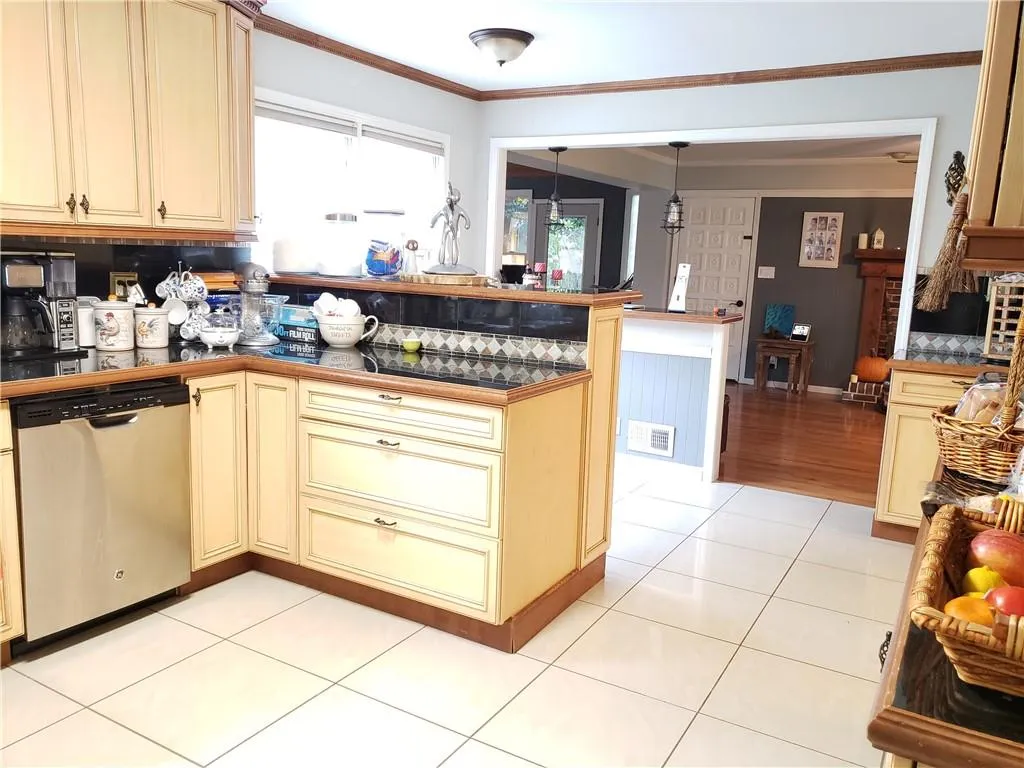 785 Sudbury Road, Sandy Springs, Georgia 30328, 5 Bedrooms Bedrooms, ,3 BathroomsBathrooms,Residential,Sold,785 Sudbury Road,7012324