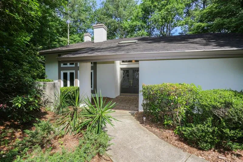 5430 E Idlewood Lane, Sandy Springs, Georgia 30327, 6 Bedrooms Bedrooms, ,4 BathroomsBathrooms,Residential,Sold,5430 E Idlewood Lane,6642453