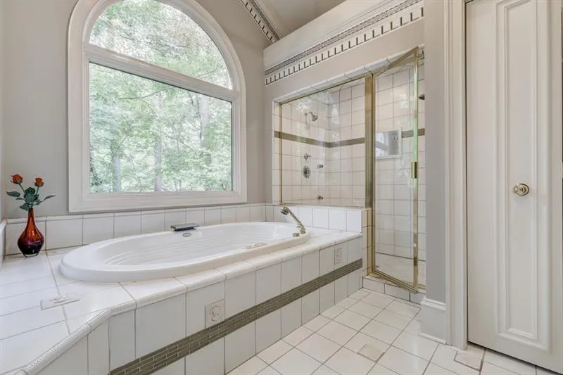 5430 E Idlewood Lane, Sandy Springs, Georgia 30327, 6 Bedrooms Bedrooms, ,4 BathroomsBathrooms,Residential,Sold,5430 E Idlewood Lane,6642453