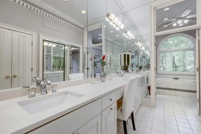 5430 E Idlewood Lane, Sandy Springs, Georgia 30327, 6 Bedrooms Bedrooms, ,4 BathroomsBathrooms,Residential,Sold,5430 E Idlewood Lane,6642453