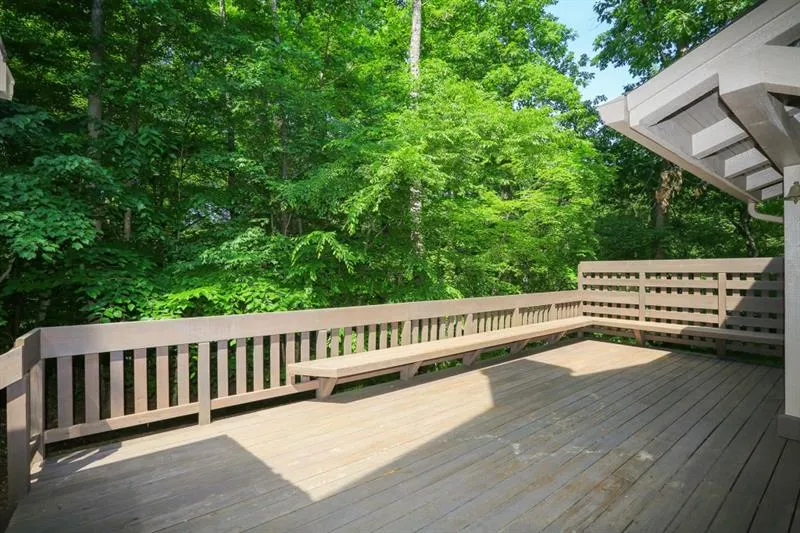 5430 E Idlewood Lane, Sandy Springs, Georgia 30327, 6 Bedrooms Bedrooms, ,4 BathroomsBathrooms,Residential,Sold,5430 E Idlewood Lane,6642453