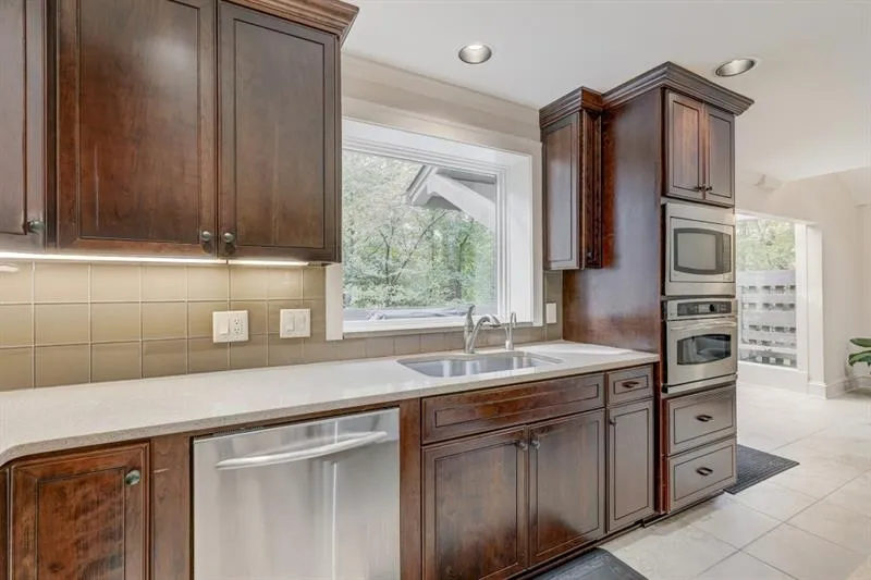 5430 E Idlewood Lane, Sandy Springs, Georgia 30327, 6 Bedrooms Bedrooms, ,4 BathroomsBathrooms,Residential,Sold,5430 E Idlewood Lane,6642453