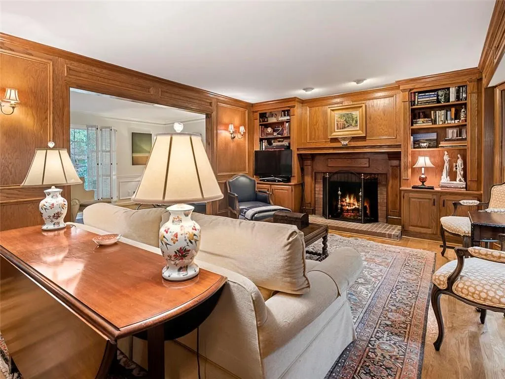 5485 Shiver Summit, Sandy Springs, Georgia 30342, 4 Bedrooms Bedrooms, ,3 BathroomsBathrooms,Residential,Sold,5485 Shiver Summit,6965814