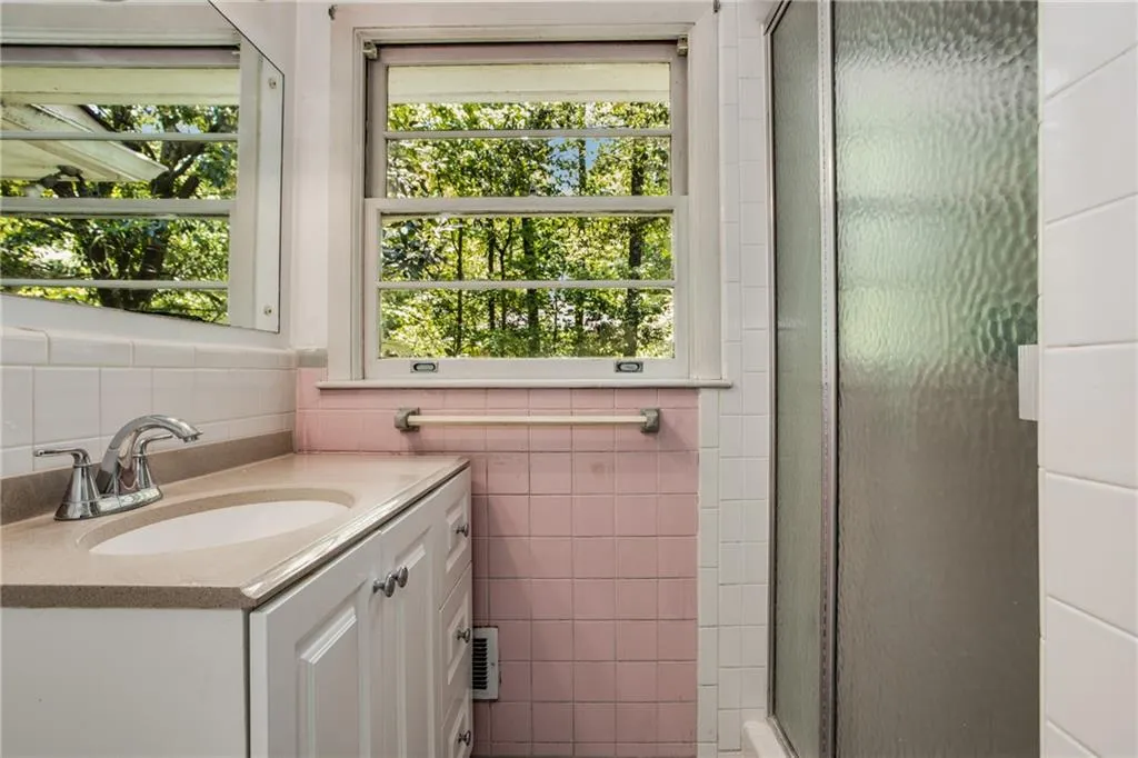 675 Glenforest Road, Sandy Springs, Georgia 30328, 3 Bedrooms Bedrooms, ,2 BathroomsBathrooms,Residential,Sold,675 Glenforest Road,7212750