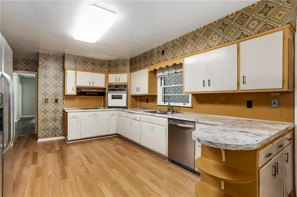 675 Glenforest Road, Sandy Springs, Georgia 30328, 3 Bedrooms Bedrooms, ,2 BathroomsBathrooms,Residential,Sold,675 Glenforest Road,7212750