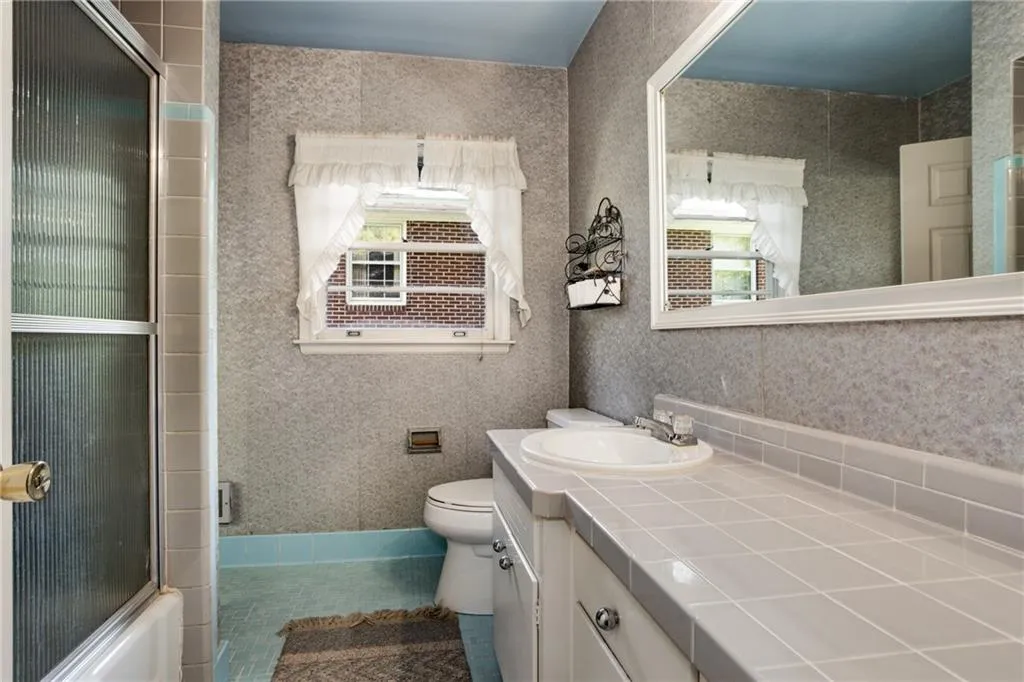 675 Glenforest Road, Sandy Springs, Georgia 30328, 3 Bedrooms Bedrooms, ,2 BathroomsBathrooms,Residential,Sold,675 Glenforest Road,7212750