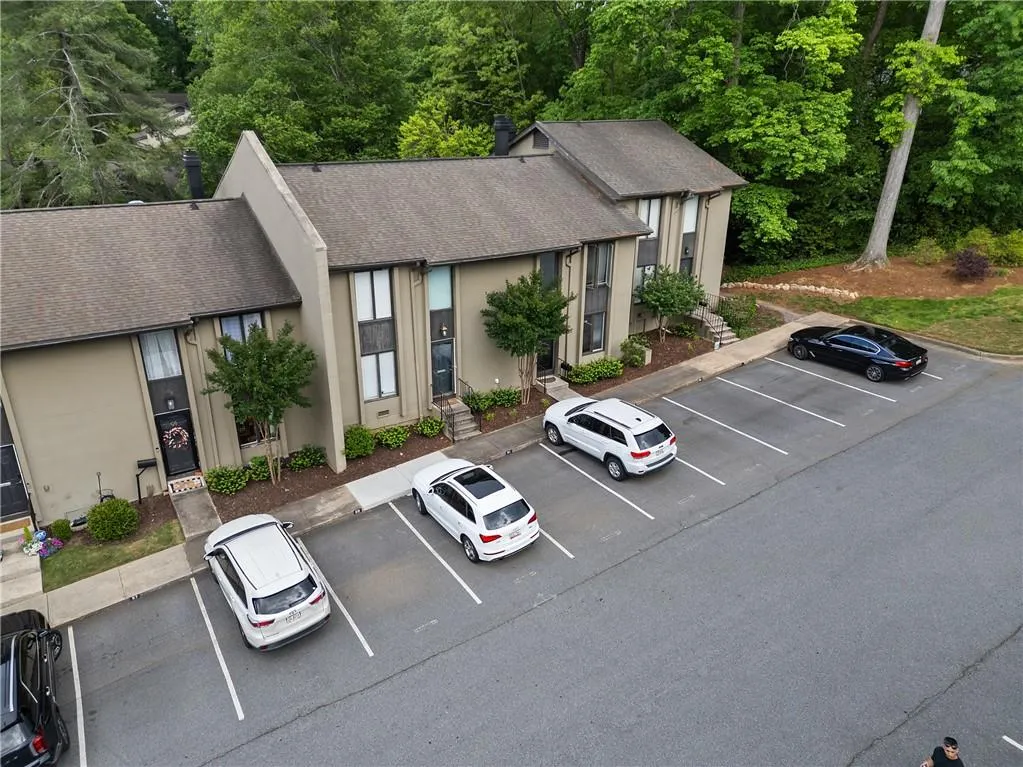 95 Ivy Trail Ne, Atlanta, Georgia 30342, 3 Bedrooms Bedrooms, ,2 BathroomsBathrooms,Residential,For Sale,95 Ivy Trail Ne,7629217