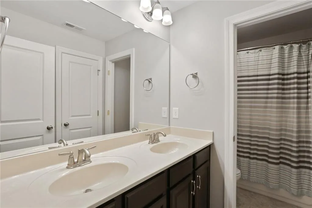 7655 Highland Bluff, Atlanta, Georgia 30328, 4 Bedrooms Bedrooms, ,3 BathroomsBathrooms,Residential,Sold,7655 Highland Bluff,6842046