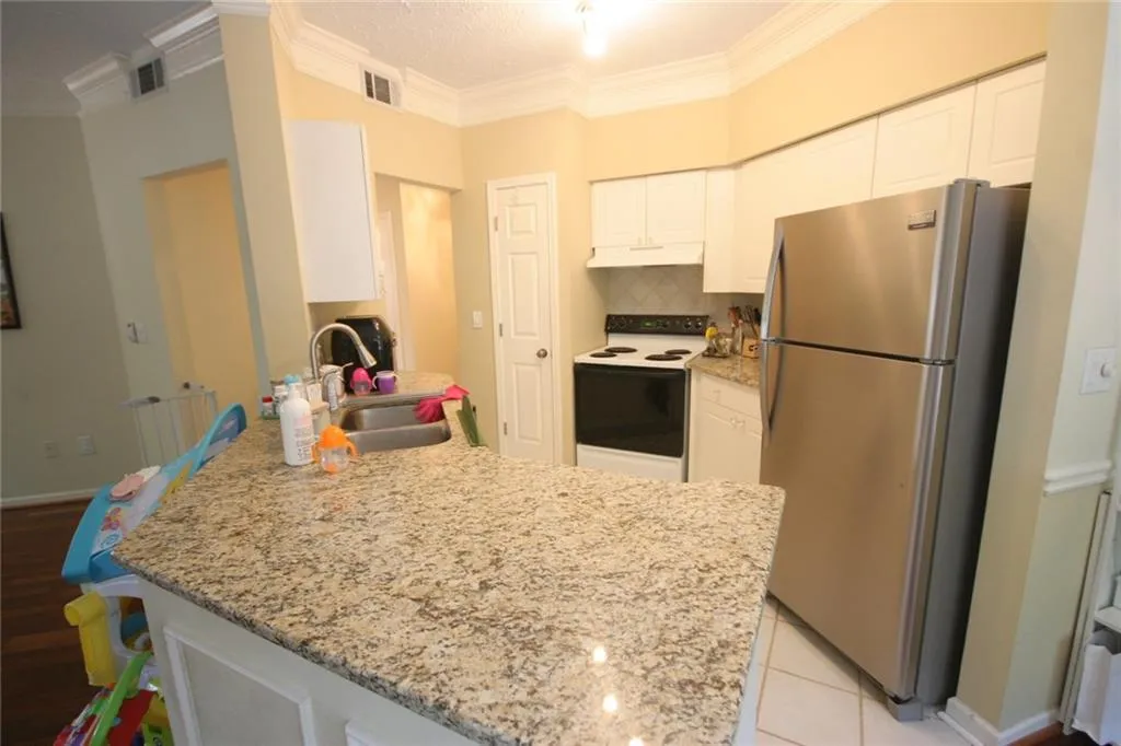 5559 Glenridge Drive Unit 2202, Atlanta, Georgia 30342, 2 Bedrooms Bedrooms, ,1 BathroomBathrooms,Residential,Sold,5559 Glenridge Drive Unit 2202,7043049