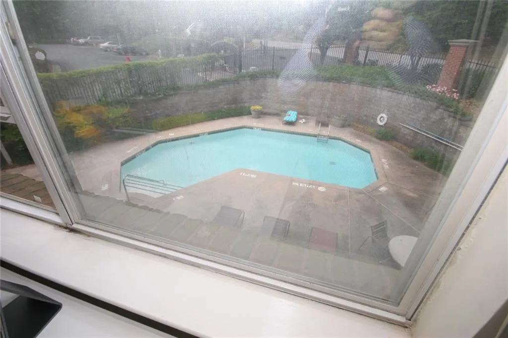 5559 Glenridge Drive Unit 2202, Atlanta, Georgia 30342, 2 Bedrooms Bedrooms, ,1 BathroomBathrooms,Residential,Sold,5559 Glenridge Drive Unit 2202,7043049