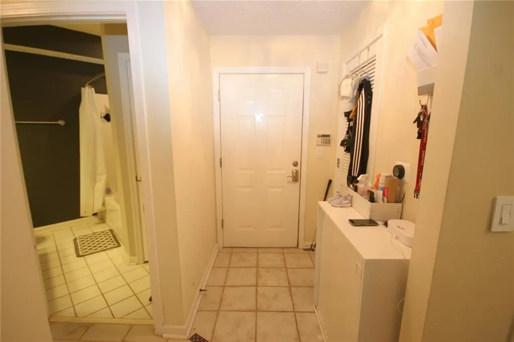 5559 Glenridge Drive Unit 2202, Atlanta, Georgia 30342, 2 Bedrooms Bedrooms, ,1 BathroomBathrooms,Residential,Sold,5559 Glenridge Drive Unit 2202,7043049