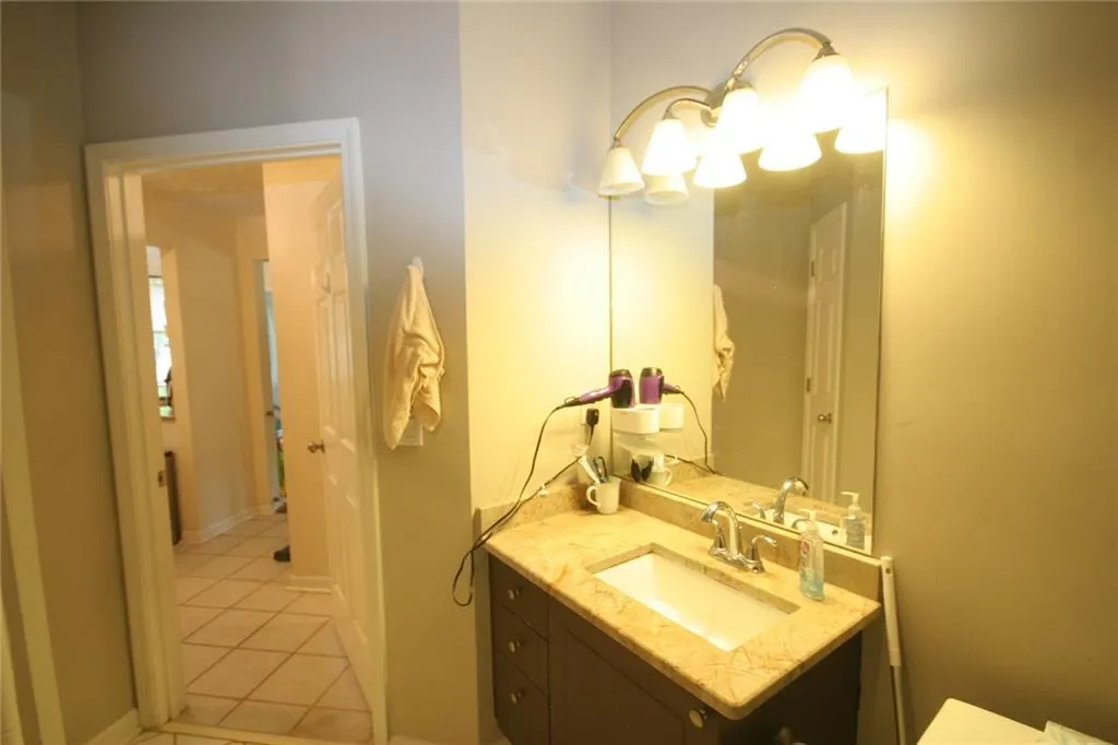 5559 Glenridge Drive Unit 2202, Atlanta, Georgia 30342, 2 Bedrooms Bedrooms, ,1 BathroomBathrooms,Residential,Sold,5559 Glenridge Drive Unit 2202,7043049