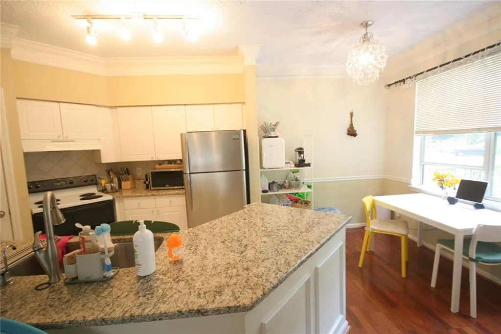 5559 Glenridge Drive Unit 2202, Atlanta, Georgia 30342, 2 Bedrooms Bedrooms, ,1 BathroomBathrooms,Residential,Sold,5559 Glenridge Drive Unit 2202,7043049