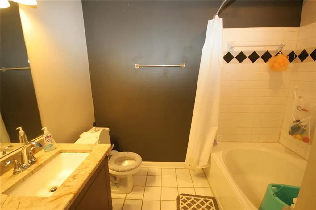 5559 Glenridge Drive Unit 2202, Atlanta, Georgia 30342, 2 Bedrooms Bedrooms, ,1 BathroomBathrooms,Residential,Sold,5559 Glenridge Drive Unit 2202,7043049