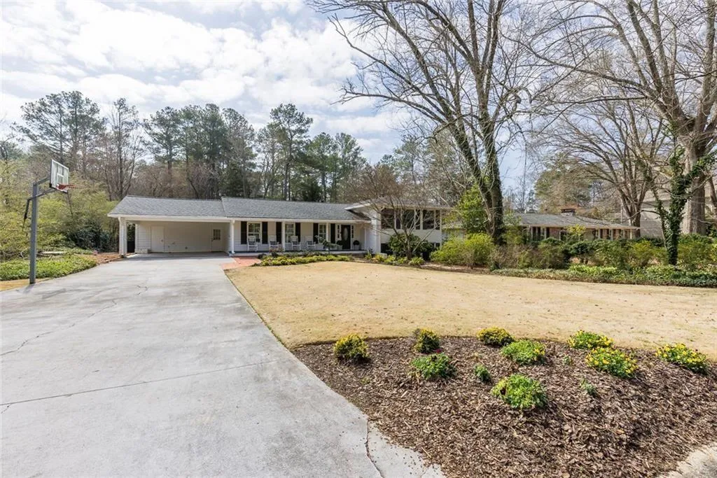 775 E Powderhorn Road Ne, Sandy Springs, Georgia 30342, 4 Bedrooms Bedrooms, ,3 BathroomsBathrooms,Residential,For Sale,775 E Powderhorn Road Ne,7732463
