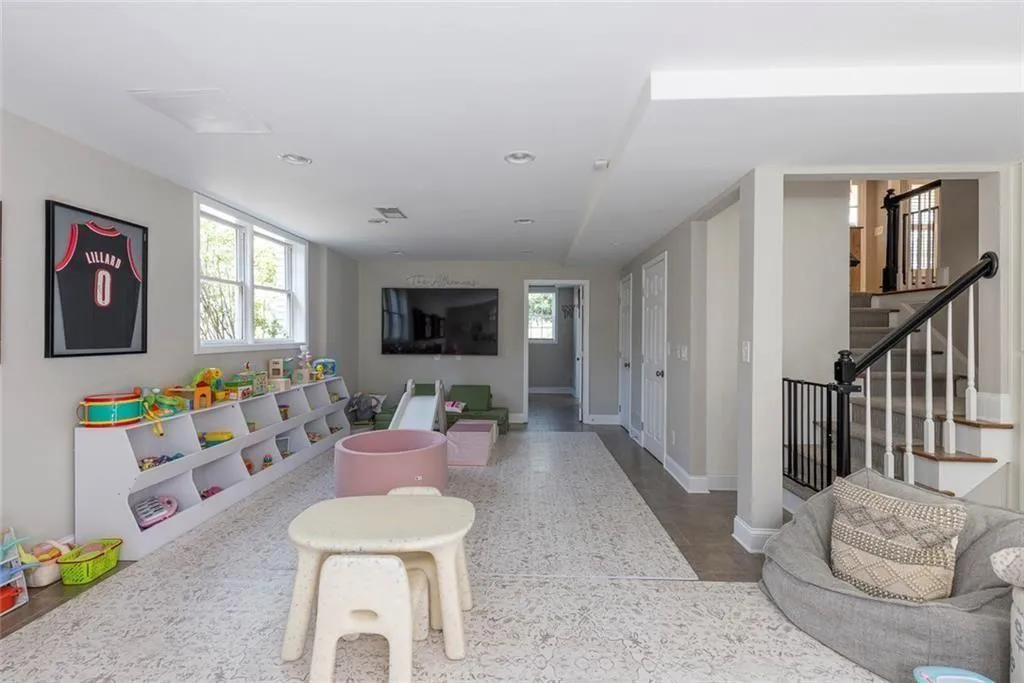 775 E Powderhorn Road Ne, Sandy Springs, Georgia 30342, 4 Bedrooms Bedrooms, ,3 BathroomsBathrooms,Residential,For Sale,775 E Powderhorn Road Ne,7732463
