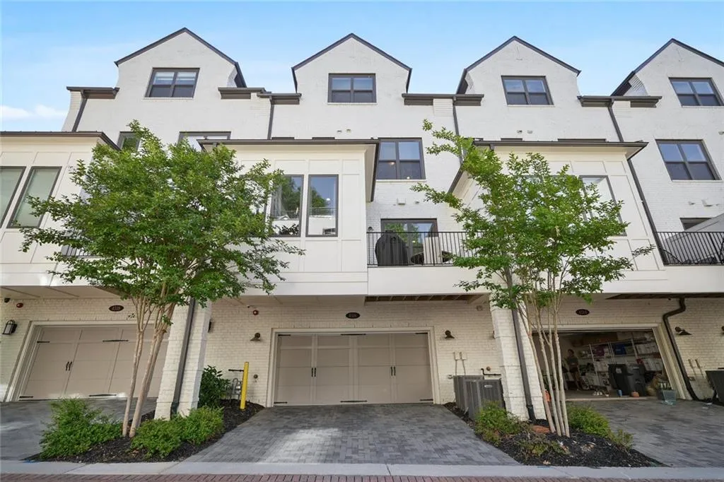 4516 Collins Avenue, Atlanta, Georgia 30342, 4 Bedrooms Bedrooms, ,4 BathroomsBathrooms,Residential,Sold,4516 Collins Avenue,6939328
