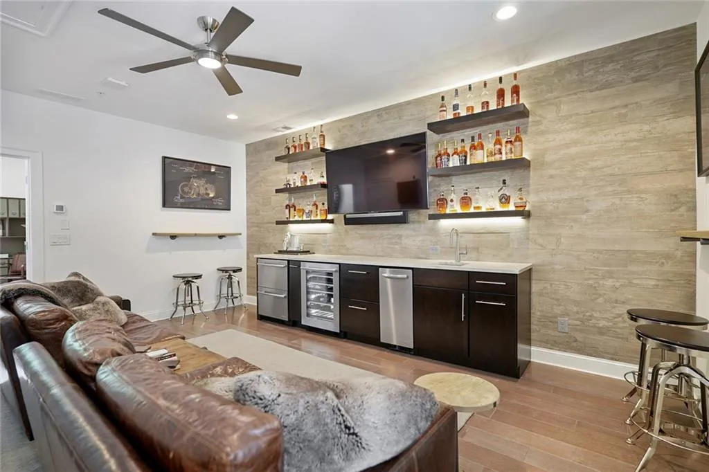 4516 Collins Avenue, Atlanta, Georgia 30342, 4 Bedrooms Bedrooms, ,4 BathroomsBathrooms,Residential,Sold,4516 Collins Avenue,6939328