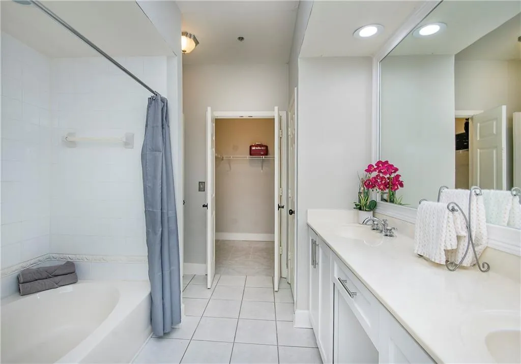 3777 Peachtree Road Ne Unit 1416, Atlanta, Georgia 30319, 1 Bedroom Bedrooms, ,1 BathroomBathrooms,Residential,For Sale,3777 Peachtree Road Ne Unit 1416,7671832