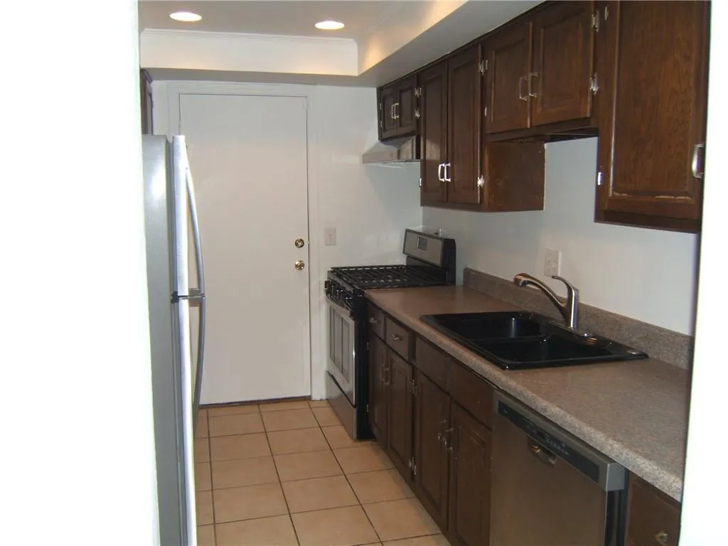 6851 Roswell Road Unit A-23, Sandy Springs, Georgia 30328, 2 Bedrooms Bedrooms, ,2 BathroomsBathrooms,Residential,Sold,6851 Roswell Road Unit A-23,6921352