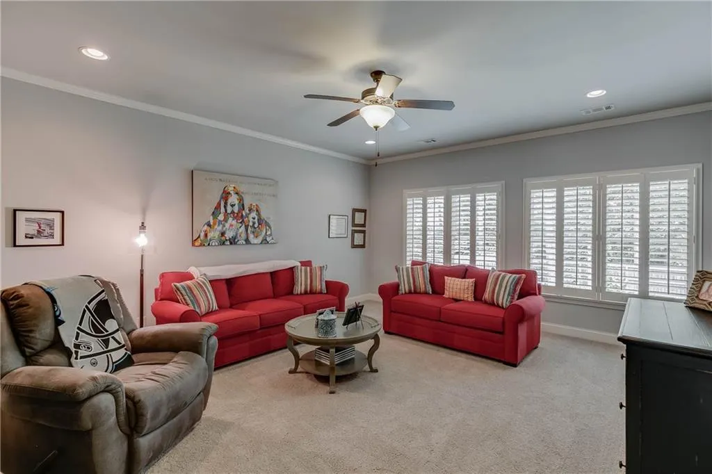 580 Windsor Parkway, Atlanta, Georgia 30342, 5 Bedrooms Bedrooms, ,4 BathroomsBathrooms,Residential,Sold,580 Windsor Parkway,6534737