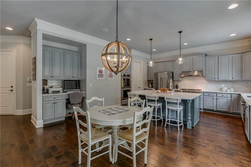 580 Windsor Parkway, Atlanta, Georgia 30342, 5 Bedrooms Bedrooms, ,4 BathroomsBathrooms,Residential,Sold,580 Windsor Parkway,6534737