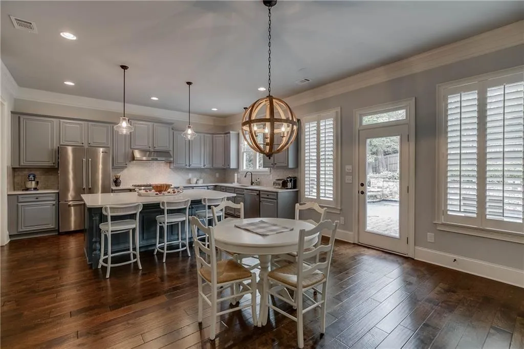 580 Windsor Parkway, Atlanta, Georgia 30342, 5 Bedrooms Bedrooms, ,4 BathroomsBathrooms,Residential,Sold,580 Windsor Parkway,6534737