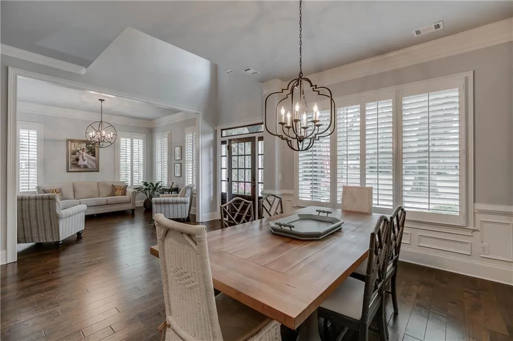 580 Windsor Parkway, Atlanta, Georgia 30342, 5 Bedrooms Bedrooms, ,4 BathroomsBathrooms,Residential,Sold,580 Windsor Parkway,6534737