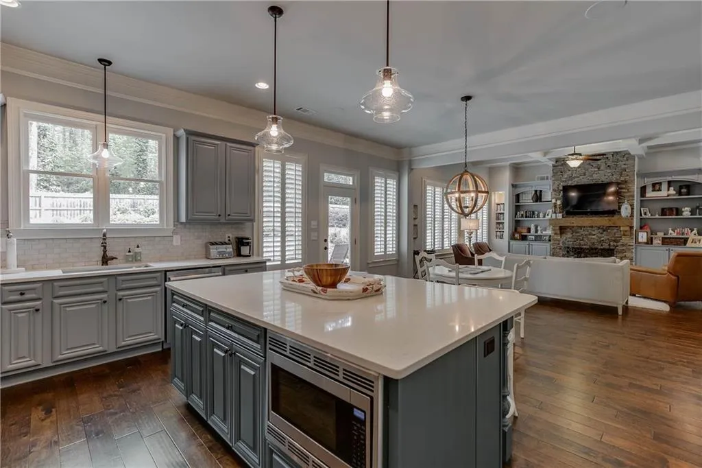 580 Windsor Parkway, Atlanta, Georgia 30342, 5 Bedrooms Bedrooms, ,4 BathroomsBathrooms,Residential,Sold,580 Windsor Parkway,6534737
